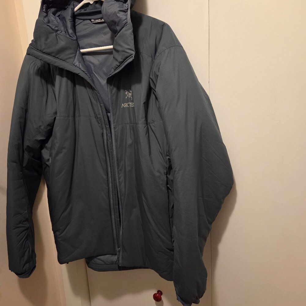 Arc'teryx Men's Atom AR Hoody, size medium, color light blue